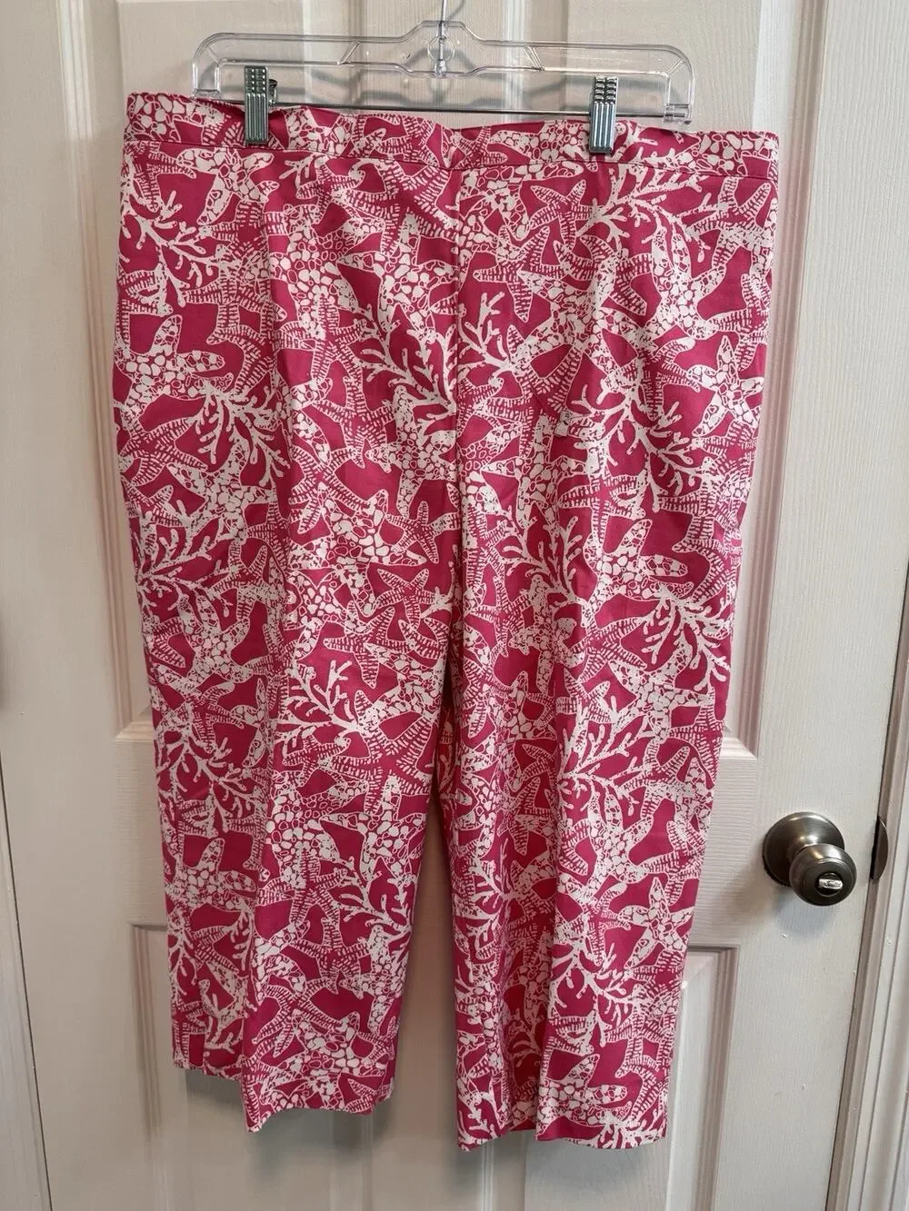 Alfred Dunner 18 Capri Pants Pink Starfish Print Pull On Stretch Flaw On Front